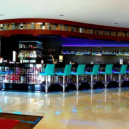 Luna Blanca & 5* Side