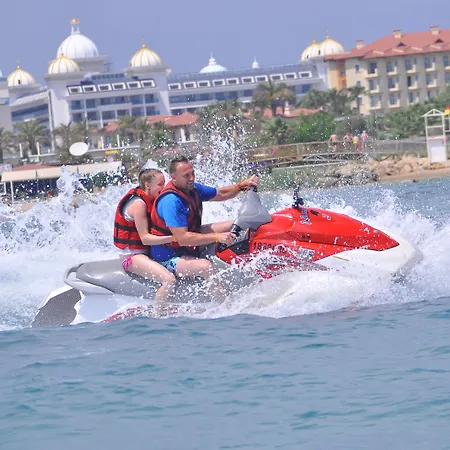 Luna Blanca & 5* Side