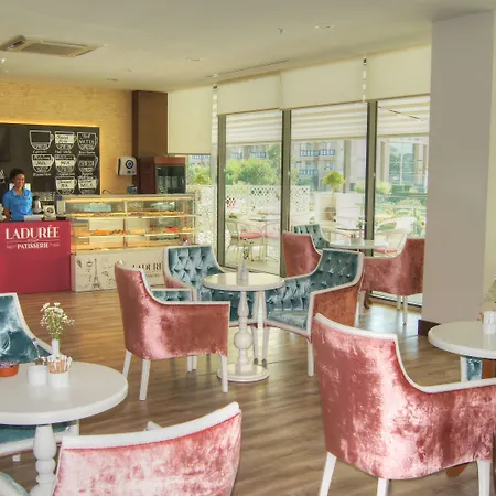 Luna Blanca & 5* Side