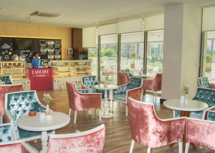 Luna Blanca & 5* Side