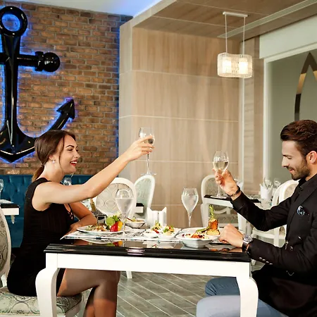 Hotel Luna Blanca & 5*